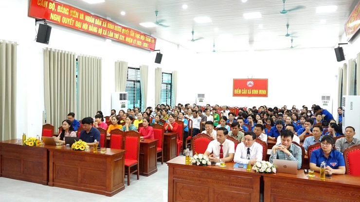 UBMTTQ Việt Nam xã Bình Minh: Công bố và trao Quyết định thành lập các tổ chức chính trị - xã hội, kích hoạt hỗ trợ nền tảng dịch vụ công trực tuyến thời đại công nghệ 4.0- Ảnh 1.