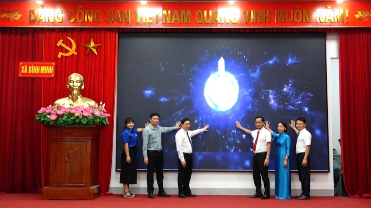 UBMTTQ Việt Nam xã Bình Minh: Công bố và trao Quyết định thành lập các tổ chức chính trị - xã hội, kích hoạt hỗ trợ nền tảng dịch vụ công trực tuyến thời đại công nghệ 4.0- Ảnh 8.