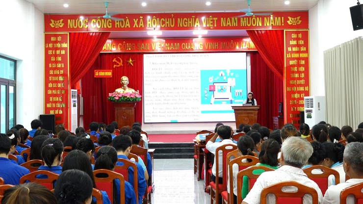 UBMTTQ Việt Nam xã Bình Minh: Công bố và trao Quyết định thành lập các tổ chức chính trị - xã hội, kích hoạt hỗ trợ nền tảng dịch vụ công trực tuyến thời đại công nghệ 4.0- Ảnh 10.