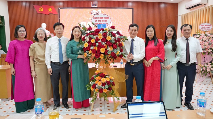 Đại hội Chi bộ các phòng chuyên môn thuộc UBND phường Sơn Tây lần thứ I, nhiệm kỳ 2025-2030- Ảnh 3.
