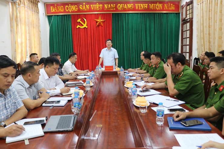 Ban Thường vụ Đảng uỷ xã Phú Cát làm việc với Đảng bộ Công an xã: Đảm bảo tổ chức thành công Đại hội lần thứ I và giữ vững ổn định ANTT trên địa bàn- Ảnh 1.