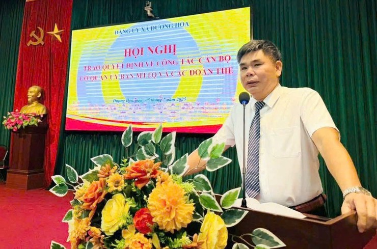           Đảng ủy xã Dương Hòa trao quyết định về công tác cán bộ tại cơ quan Uỷ ban Mặt trận Tổ quốc và các đoàn thể xã- Ảnh 3.