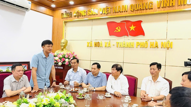 Hội đồng hương Ứng Hòa thăm và tặng quà tại xã Hòa Xá- Ảnh 1.