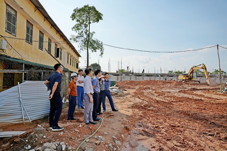 Lãnh đạo UBND phường Sơn Tây kiểm tra thực địa một số dự án trọng điểm đang triển khai trên địa bàn- Ảnh 1.