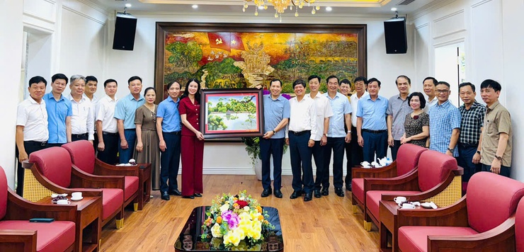 HỘI ĐỒNG HƯƠNG ỨNG HÒA THĂM VÀ TẶNG QUÀ CÁC XÃ MỚI THÀNH LẬP- Ảnh 3.