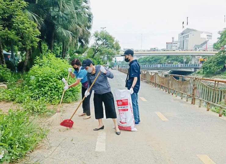 PHƯỜNG LÁNG RA QUÂN TĂNG CƯỜNG TRẬT TỰ ĐÔ THỊ, VỆ SINH MÔI TRƯỜNG- Ảnh 2.