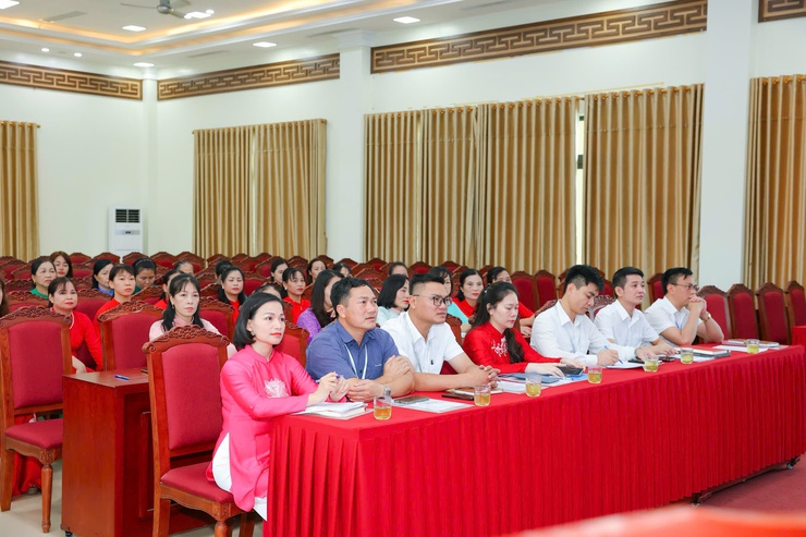 Hội LHPN xã Vinh Thanh tổ chức Hội nghị Ban chấp hành lần thứ nhất, nhiệm kỳ 2021-2026.- Ảnh 2.