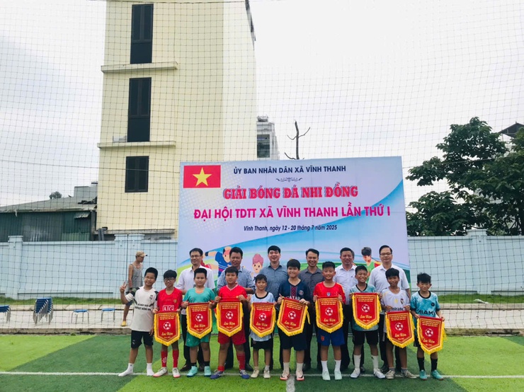 UBND xã Vĩnh Thanh tổ chức Giải Bóng đá nhi đồng Đại hội TDTT xã Vĩnh Thanh lần thứ I - năm 2025.- Ảnh 4.