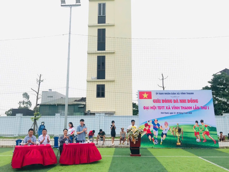 UBND xã Vĩnh Thanh tổ chức Giải Bóng đá nhi đồng Đại hội TDTT xã Vĩnh Thanh lần thứ I - năm 2025.- Ảnh 1.