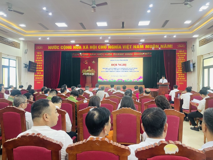 Đảng uỷ xã Vĩnh Thanh tổ chức Hội nghị Quán triệt, triển khai các Nghị quyết, Quyết định của BCH Đảng bộ xã về công tác tổ chức bộ máy và một số nhiệm vụ trong tâm 6 tháng cuối năm 2025.- Ảnh 1.