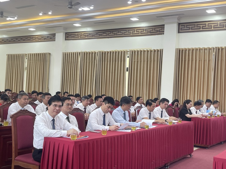 Đảng uỷ xã Vĩnh Thanh tổ chức Hội nghị Quán triệt, triển khai các Nghị quyết, Quyết định của BCH Đảng bộ xã về công tác tổ chức bộ máy và một số nhiệm vụ trong tâm 6 tháng cuối năm 2025.- Ảnh 2.