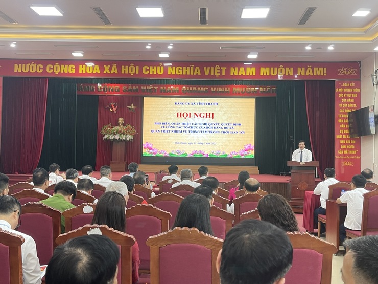 Đảng uỷ xã Vĩnh Thanh tổ chức Hội nghị Quán triệt, triển khai các Nghị quyết, Quyết định của BCH Đảng bộ xã về công tác tổ chức bộ máy và một số nhiệm vụ trong tâm 6 tháng cuối năm 2025.- Ảnh 3.