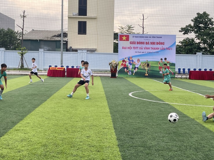 UBND xã Vĩnh Thanh tổ chức Giải Bóng đá nhi đồng Đại hội TDTT xã Vĩnh Thanh lần thứ I - năm 2025.- Ảnh 5.
