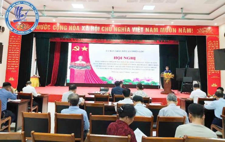 UBND xã Thiên Lộc tổ chức hội nghị triển khai Kế hoạch tổ chức các hoạt động kỷ niệm 78 năm ngày Thương binh - Liệt sỹ; Kế hoạch triển khai thực hiện chế độ trợ cấp hưu trí xã hội trên địa bàn xã.- Ảnh 1.