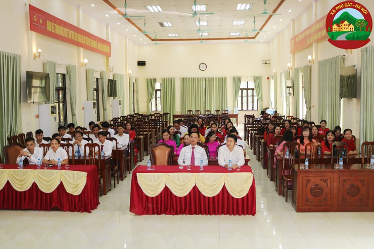 Phú Cát trao quyết định bổ nhiệm 41 cán bộ lãnh đao, quản lý các đơn vị sự nghiệp trực thuộc UBND xã- Ảnh 1.