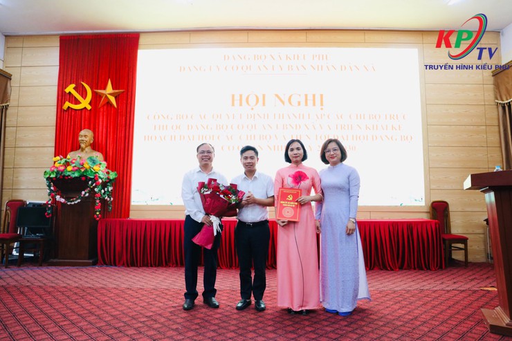 Đảng bộ khối cơ quan UBND xã Kiều Phú tổ chức hội nghị Công bố các Quyết định thành lập các Chi bộ trực thuộc UBND xã, triển khai nhiệm vụ Kế hoạch tỏi chức Đại hội Chi bộ nhiệm kỳ 2025-2030- Ảnh 2.