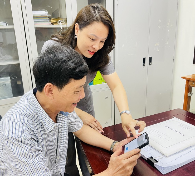 Đảng ủy phường Phú Lương đẩy mạnh triển khai 4 thủ tục hành chính của Đảng trên Cổng dịch vụ công quốc gia- Ảnh 1.
