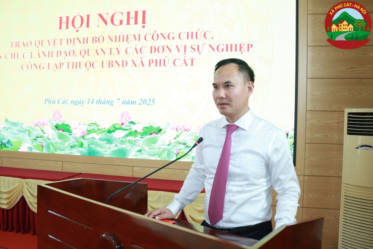 Phú Cát trao quyết định bổ nhiệm 41 cán bộ lãnh đao, quản lý các đơn vị sự nghiệp trực thuộc UBND xã- Ảnh 7.