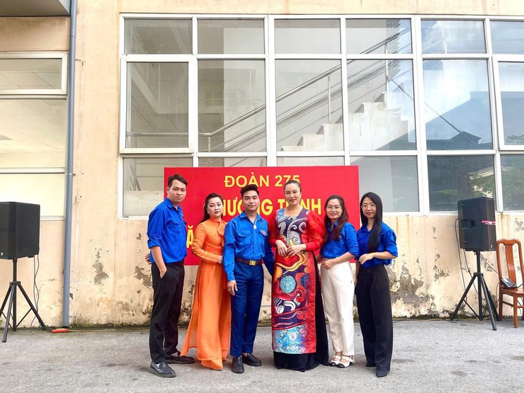 TUỔI TRẺ PHƯỜNG VĂN MIẾU – QUỐC TỬ GIÁM THAM DỰ CHƯƠNG TRÌNH VĂN NGHỆ VÀ TẶNG QUÀ CÁC CHIẾN SĨ ĐOÀN 275 - Ảnh 1.