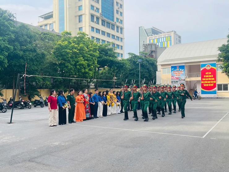 TUỔI TRẺ PHƯỜNG VĂN MIẾU – QUỐC TỬ GIÁM THAM DỰ CHƯƠNG TRÌNH VĂN NGHỆ VÀ TẶNG QUÀ CÁC CHIẾN SĨ ĐOÀN 275 - Ảnh 3.