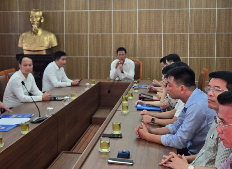 ĐẢNG BỘ CƠ QUAN UBND PHƯỜNG PHÚ THƯỢNG CÔNG BỐ QUYẾT ĐỊNH THÀNH LẬP CÁC CHI BỘ TRỰC THUỘC- Ảnh 1.