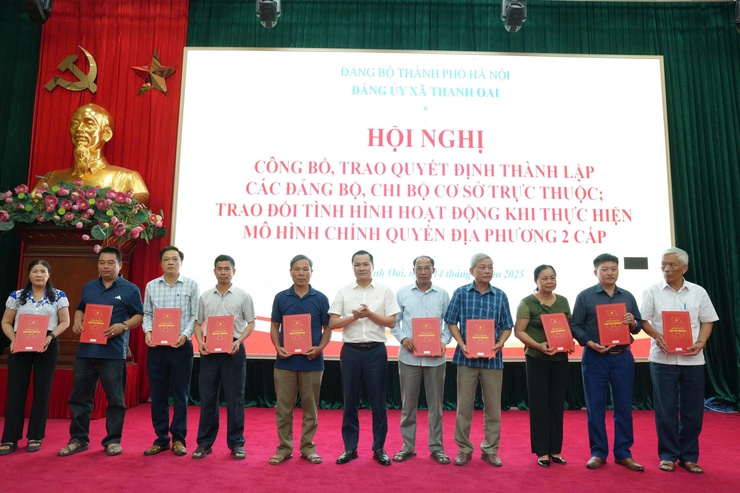Đảng ủy xã Thanh Oai công bố Quyết định thành lập 36 Đảng bộ, chi bộ cơ sở trực thuộc- Ảnh 6.