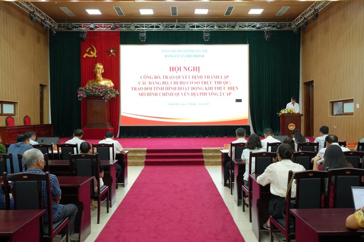 Đảng ủy xã Thanh Oai công bố Quyết định thành lập 36 Đảng bộ, chi bộ cơ sở trực thuộc- Ảnh 1.