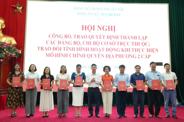 Đảng ủy xã Thanh Oai công bố Quyết định thành lập 36 Đảng bộ, chi bộ cơ sở trực thuộc- Ảnh 5.