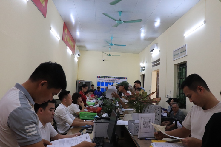 Điểm phục vụ hành chính công xã Phú Nghĩa tiếp nhận 167 hồ sơ hành chính- Ảnh 2.
