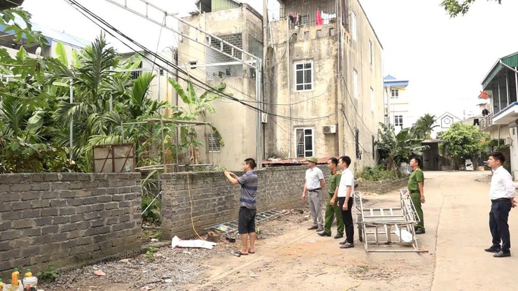 Xã Mỹ Đức biểu dương các hộ dân đã tự nguyện tháo dỡ công trình vi phạm trật tự xây dựng trên đất công- Ảnh 1.