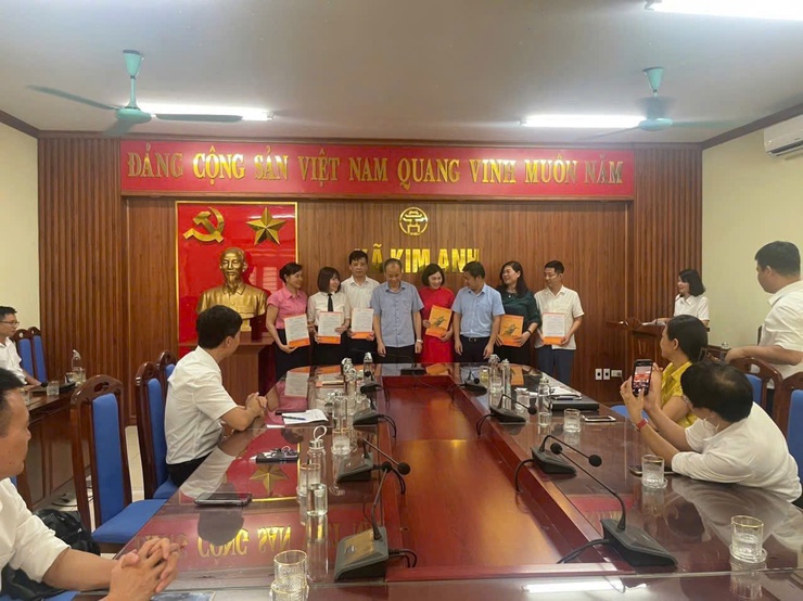 XÃ KIM ANH CÔNG BỐ CÁC QUYẾT ĐỊNH VỀ TỔ CHỨC BỘ MÁY VÀ CÁN BỘ QUẢN LÝ CÁC CƠ SỞ GIÁO DỤC- Ảnh 7.
