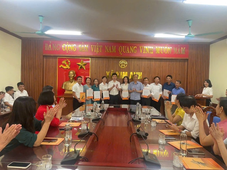 XÃ KIM ANH CÔNG BỐ CÁC QUYẾT ĐỊNH VỀ TỔ CHỨC BỘ MÁY VÀ CÁN BỘ QUẢN LÝ CÁC CƠ SỞ GIÁO DỤC- Ảnh 9.