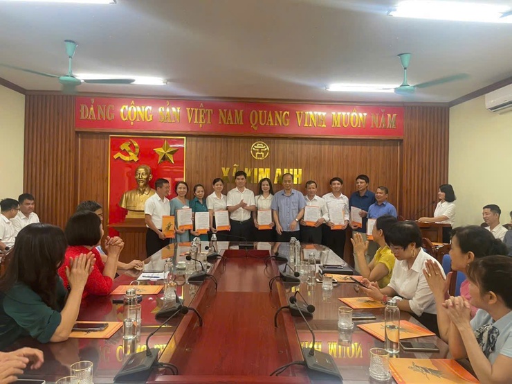 XÃ KIM ANH CÔNG BỐ CÁC QUYẾT ĐỊNH VỀ TỔ CHỨC BỘ MÁY VÀ CÁN BỘ QUẢN LÝ CÁC CƠ SỞ GIÁO DỤC- Ảnh 11.