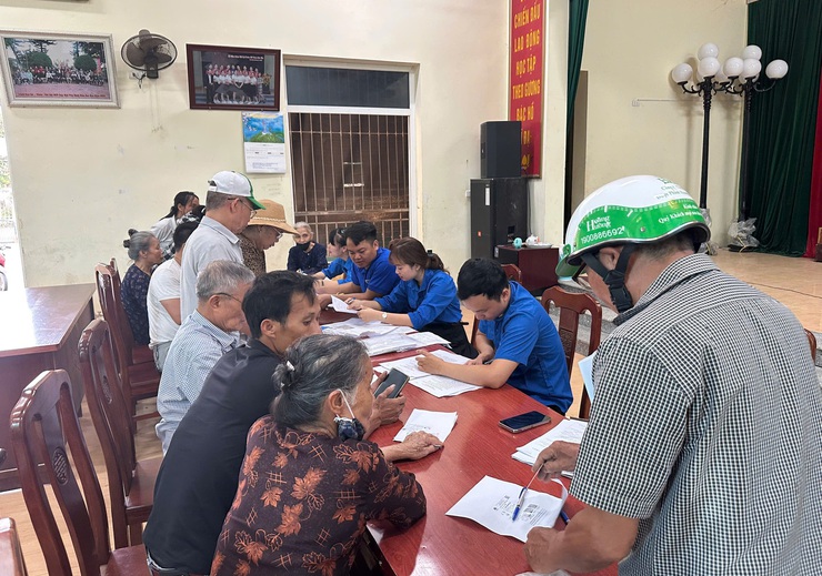 Hoà Xá: ra quân hỗ trợ tiếp nhận hồ sơ trợ cấp hưu trí xã hội cho người cao tuổi không có lương hưu- Ảnh 2.