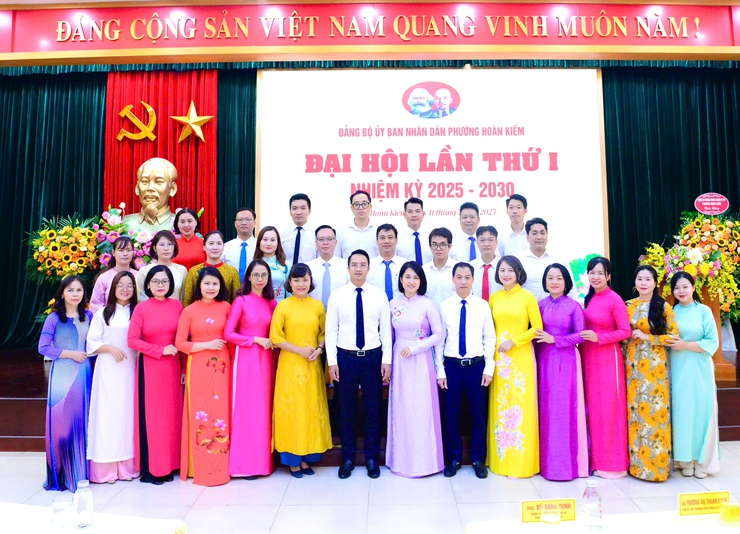 Đại hội Đảng bộ Uỷ ban nhân dân phường Hoàn Kiếm lần thứ I, nhiệm kỳ 2025 – 2030, bước chuyển mình để gần dân, sát dân, phục vụ Nhân dân- Ảnh 17.