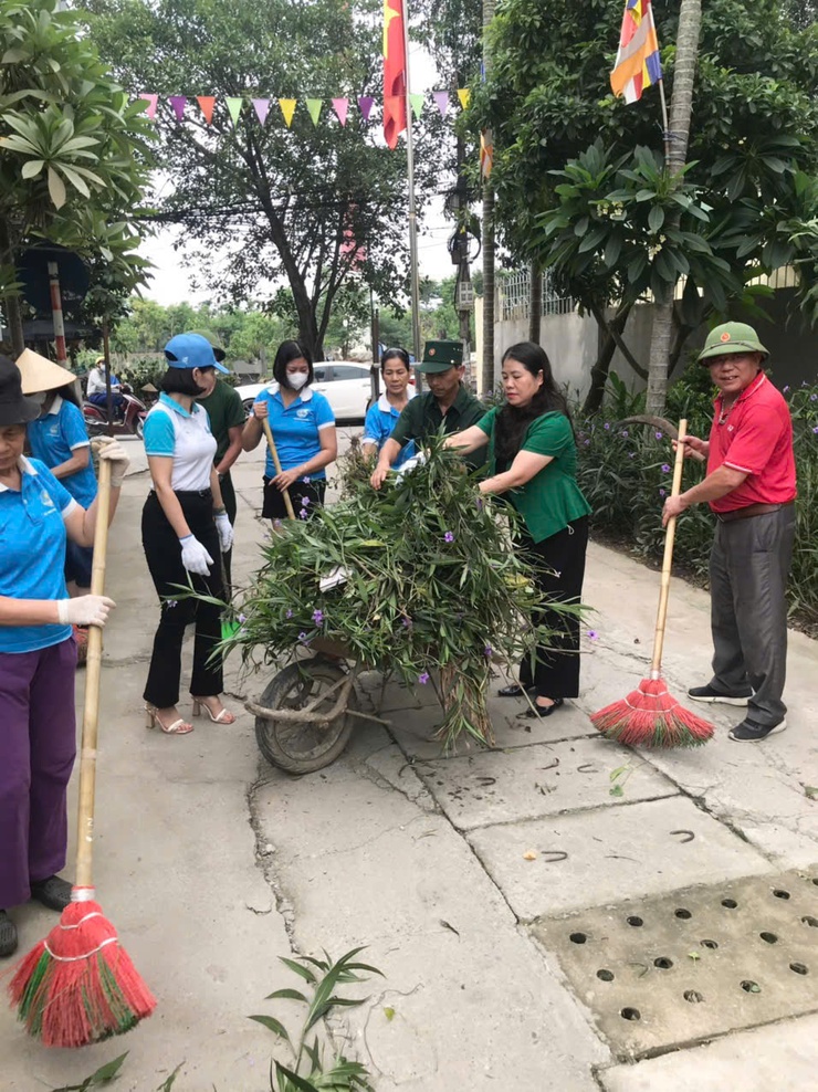 Ủy ban MTTQ Việt Nam phường Phú Thượng phát động phong trào thi đua “Phú Thượng xanh – sạch – đẹp, hành động từ trái tim” chào mừng thực hiện mô hình chính quyền địa phương 2 cấp- Ảnh 6.