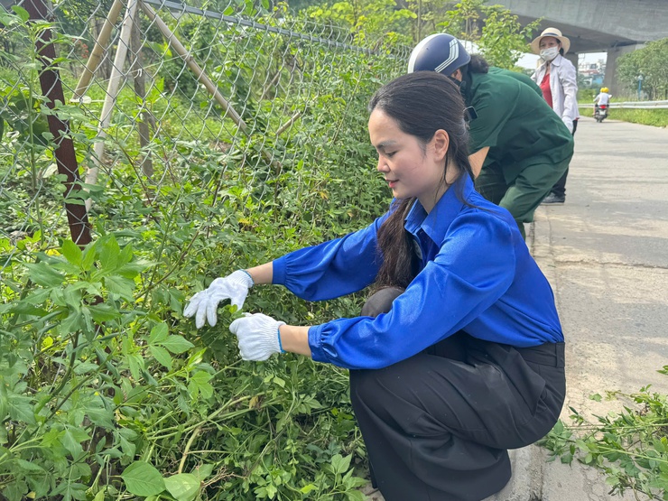 Ủy ban MTTQ Việt Nam phường Phú Thượng phát động phong trào thi đua “Phú Thượng xanh – sạch – đẹp, hành động từ trái tim” chào mừng thực hiện mô hình chính quyền địa phương 2 cấp- Ảnh 3.