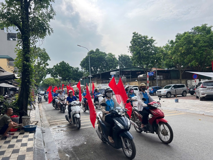 Ủy ban MTTQ Việt Nam phường Phú Thượng phát động phong trào thi đua “Phú Thượng xanh – sạch – đẹp, hành động từ trái tim” chào mừng thực hiện mô hình chính quyền địa phương 2 cấp- Ảnh 7.