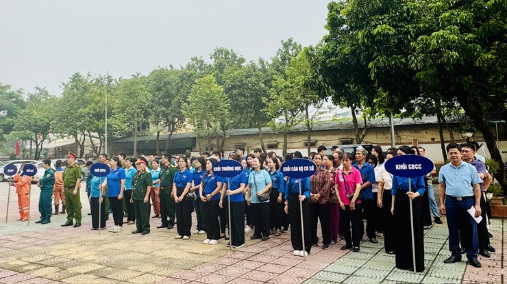 Lĩnh Nam phát động thi đua vì môi trường sáng - xanh - sạch - đẹp- Ảnh 2.