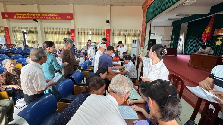 Xã Tam Hưng tiếp nhận hồ sơ trợ cấp hưu trí xã hội theo Nghị định số 176/2025/NĐ-CP.- Ảnh 2.