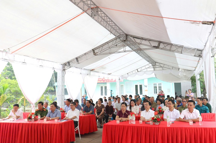 Xã Tiến Thắng tổ chức khám sức khỏe, cấp thuốc và tặng quà cho đối tượng chính sách nhân kỷ niệm 78 năm Ngày Thương binh - Liệt sĩ- Ảnh 1.