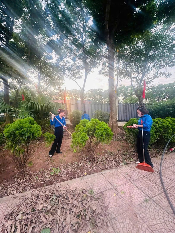 Đoàn thanh niên phường Thanh Liệt: Ra quân vệ sinh môi trường ngày thứ 7 tình nguyện và chủ nhật xanh bảo vệ môi trường- Ảnh 1.