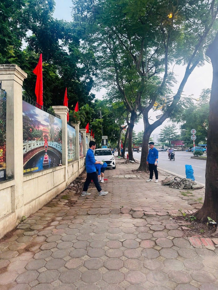 Đoàn thanh niên phường Thanh Liệt: Ra quân vệ sinh môi trường ngày thứ 7 tình nguyện và chủ nhật xanh bảo vệ môi trường- Ảnh 2.