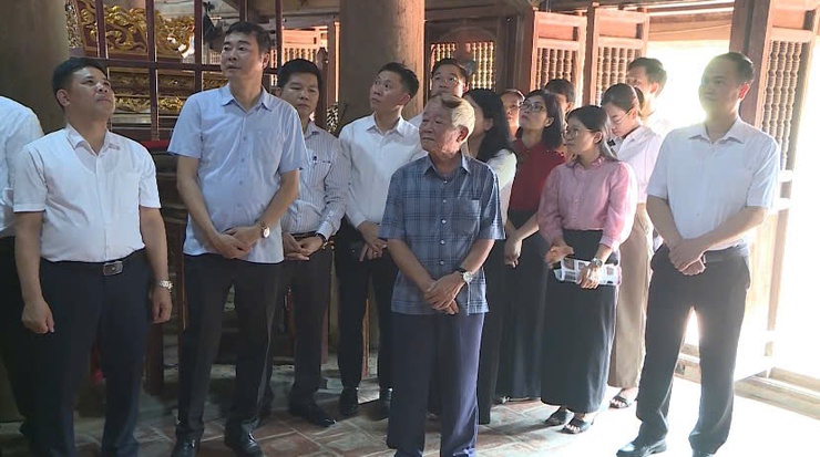 Ban Chấp hành Đảng bộ xã Phúc Thọ thăm, khảo sát một số di tích, mô hình phát triển kinh tế, làng nghề trên địa bàn- Ảnh 2.