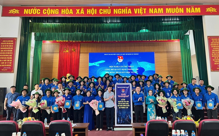 Xã Nội Bài ra mắt 08 đội hình thanh niên “Bình dân học vụ số”- Ảnh 4.
