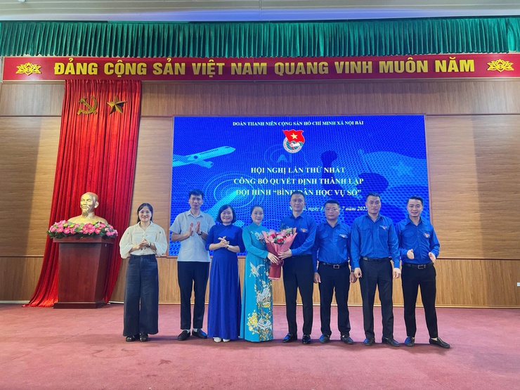 Xã Nội Bài ra mắt 08 đội hình thanh niên “Bình dân học vụ số”- Ảnh 2.