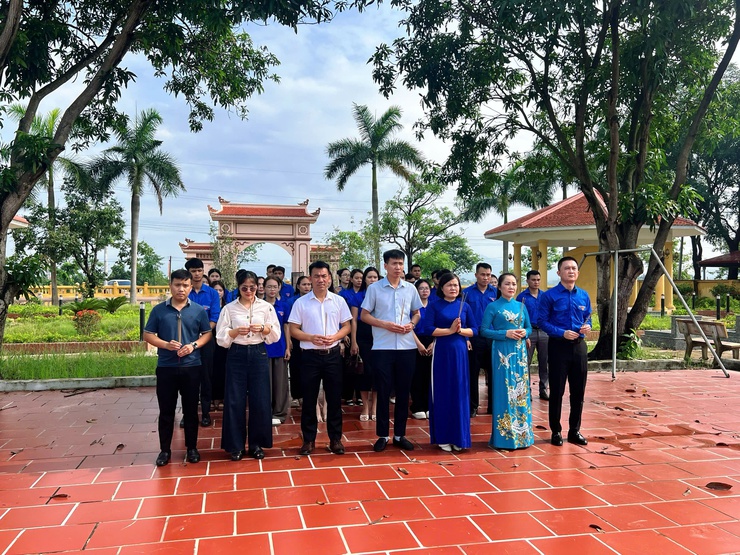 Xã Nội Bài ra mắt 08 đội hình thanh niên “Bình dân học vụ số”- Ảnh 1.
