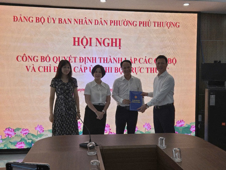 ĐẢNG BỘ CƠ QUAN UBND PHƯỜNG PHÚ THƯỢNG CÔNG BỐ QUYẾT ĐỊNH THÀNH LẬP CÁC CHI BỘ TRỰC THUỘC- Ảnh 6.