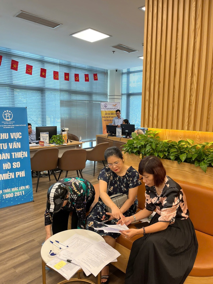 Phường Ngọc Hà tiếp nhận hồ sơ đề nghị hưởng trợ cấp hưu trí cho người từ đủ 75 tuổi- Ảnh 2.