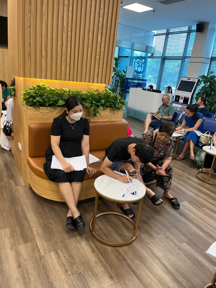 Phường Ngọc Hà tiếp nhận hồ sơ đề nghị hưởng trợ cấp hưu trí cho người từ đủ 75 tuổi- Ảnh 3.